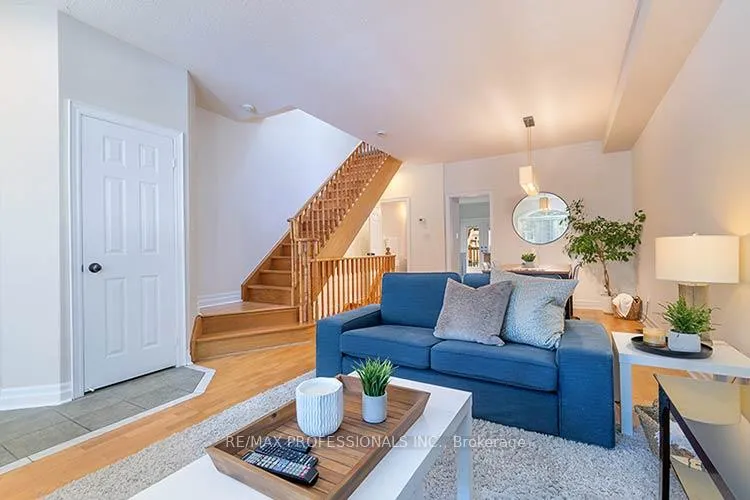 Photo 6 of 17 Algarve Crescent, Toronto, Weston-Pellam Park — HOMEH