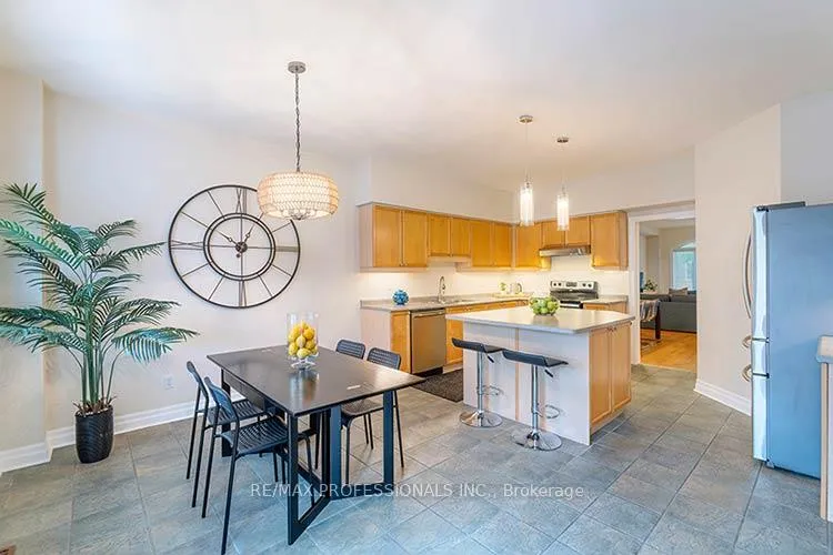 Photo 7 of 17 Algarve Crescent, Toronto, Weston-Pellam Park — HOMEH