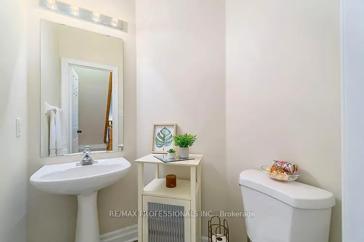 Photo 14 of 17 Algarve Crescent, Toronto, Weston-Pellam Park — HOMEH