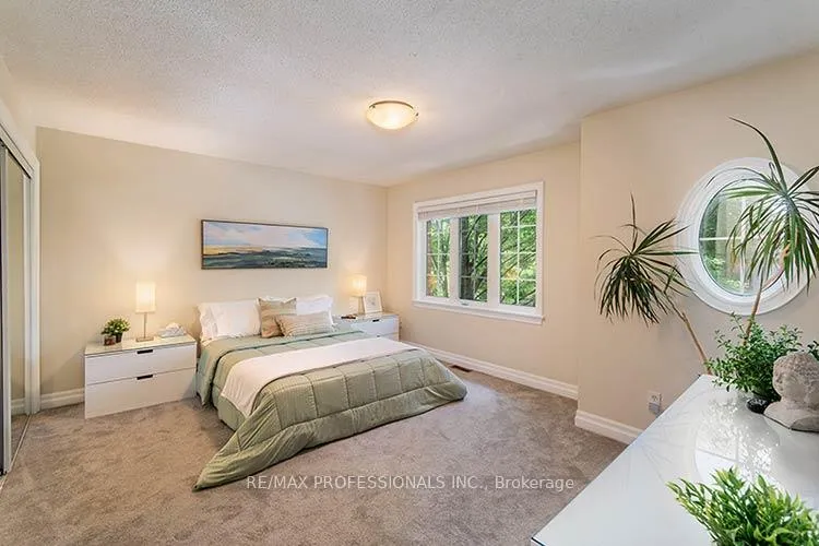 Photo 15 of 17 Algarve Crescent, Toronto, Weston-Pellam Park — HOMEH