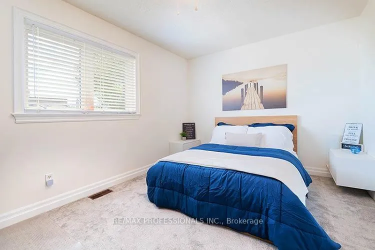 Photo 18 of 17 Algarve Crescent, Toronto, Weston-Pellam Park — HOMEH
