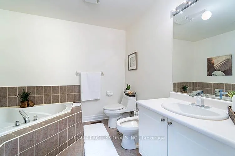 Photo 19 of 17 Algarve Crescent, Toronto, Weston-Pellam Park — HOMEH