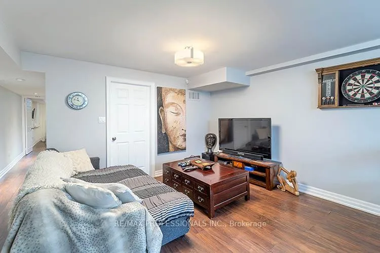 Photo 23 of 17 Algarve Crescent, Toronto, Weston-Pellam Park — HOMEH