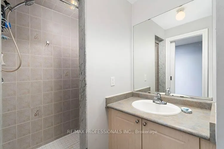 Photo 27 of 17 Algarve Crescent, Toronto, Weston-Pellam Park — HOMEH