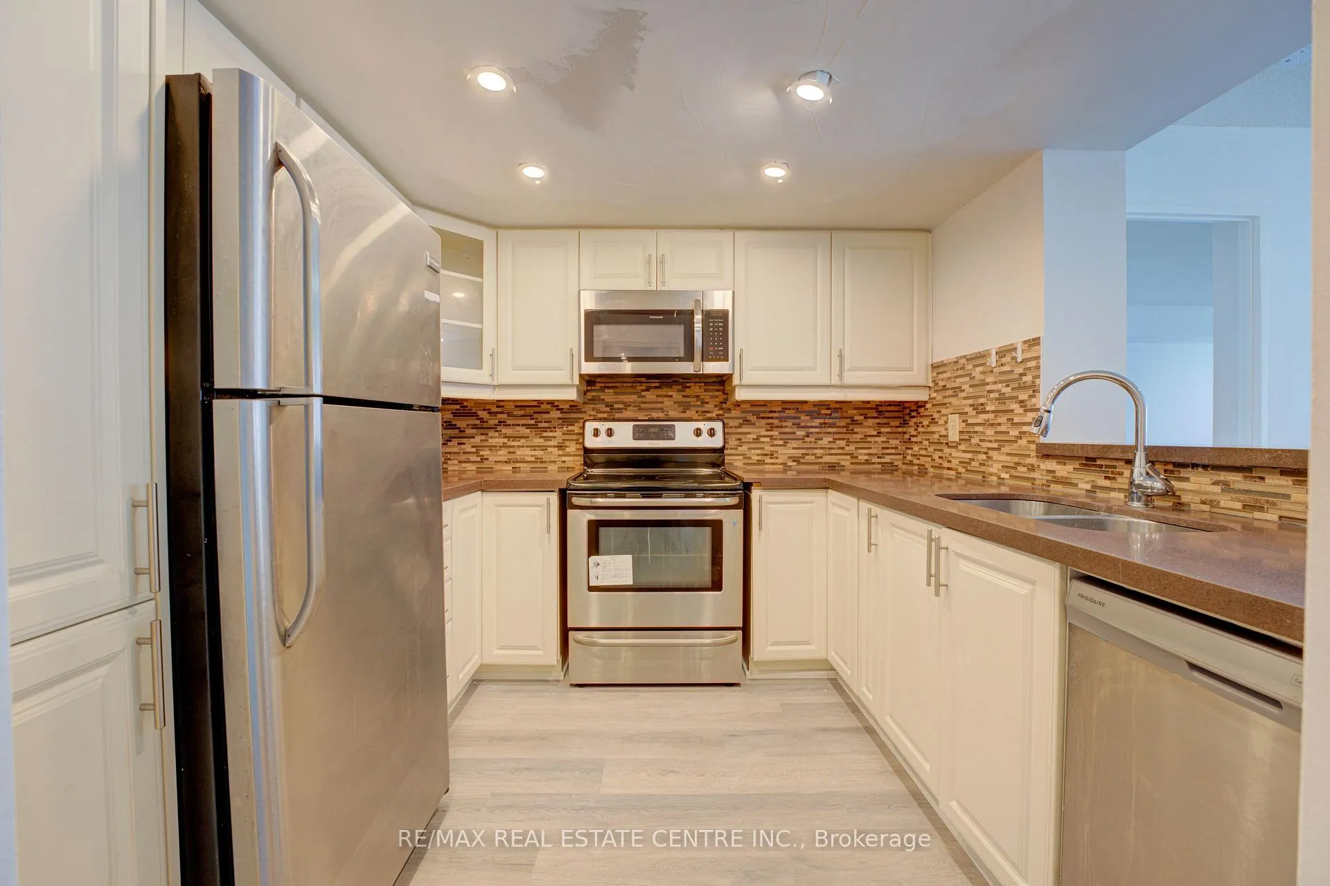 Photo 8 of Unit 1405, 325 Webb Drive, Mississauga, City Centre — HOMEH