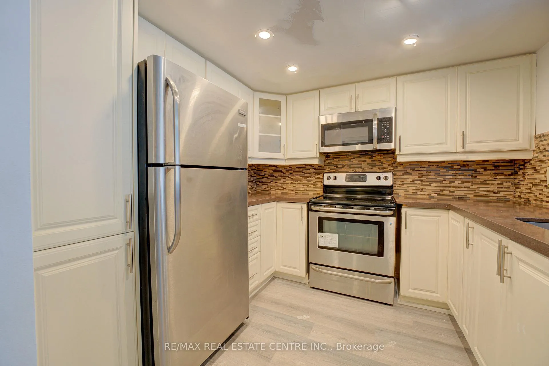 Photo 9 of Unit 1405, 325 Webb Drive, Mississauga, City Centre — HOMEH