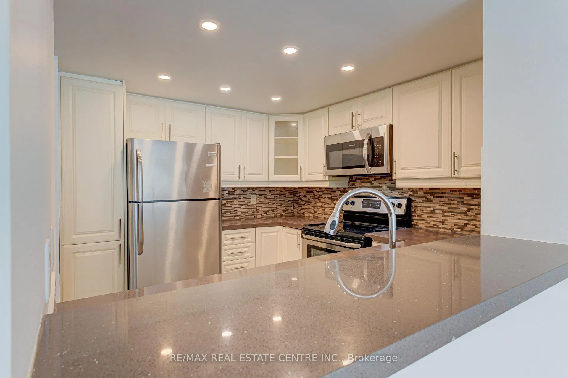 Photo 11 of Unit 1405, 325 Webb Drive, Mississauga, City Centre — HOMEH