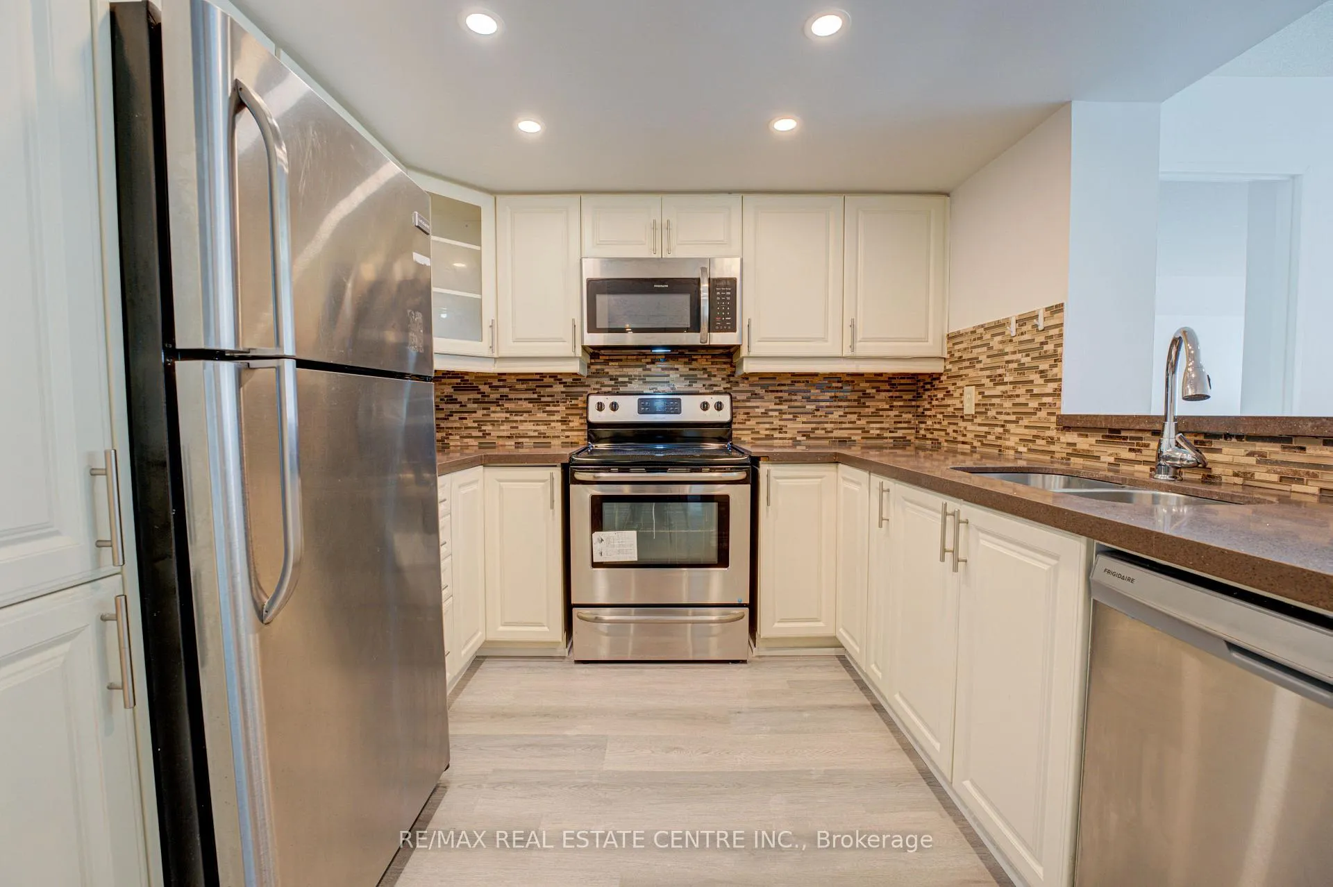 Photo 13 of Unit 1405, 325 Webb Drive, Mississauga, City Centre — HOMEH
