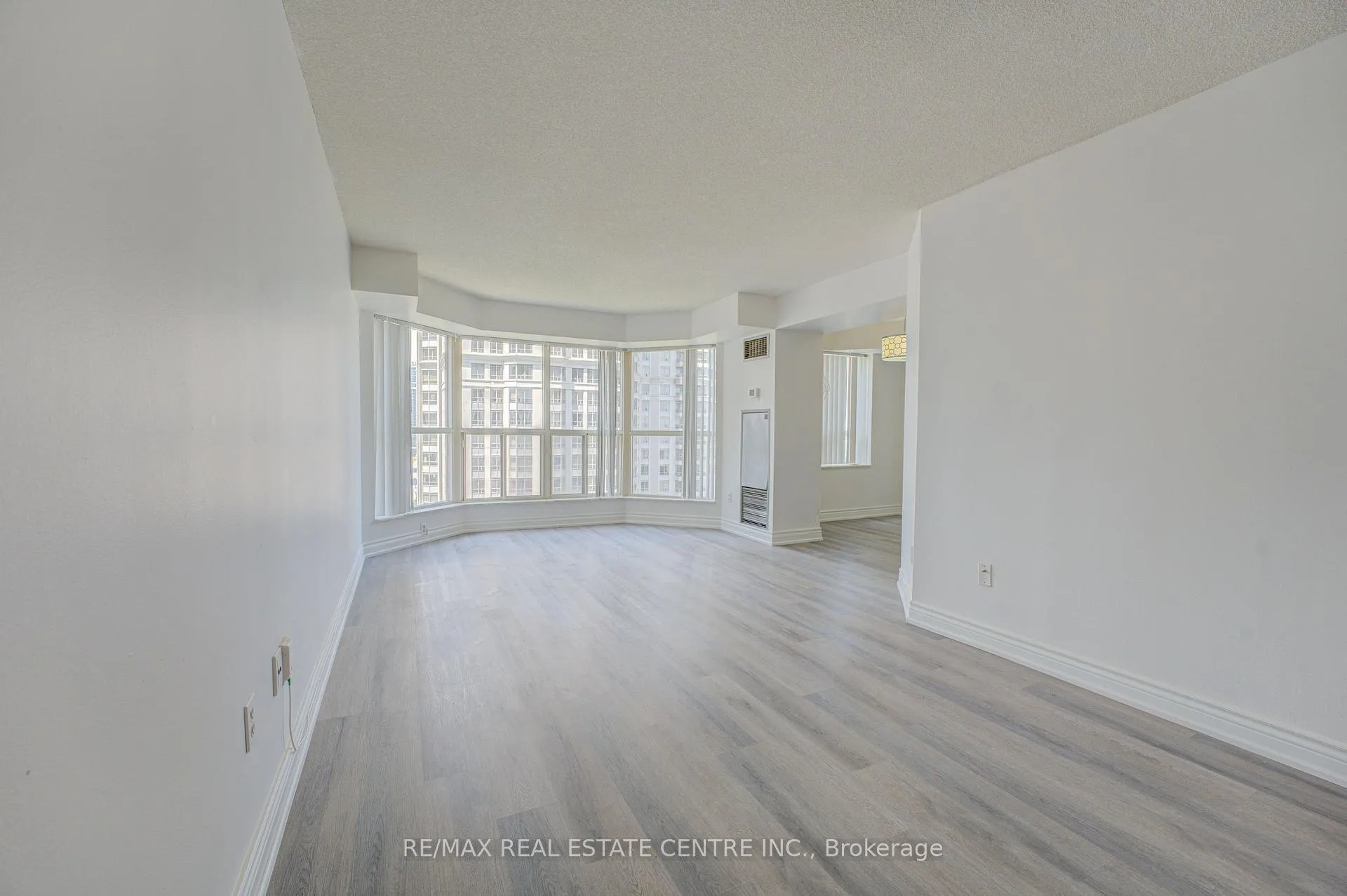 Photo 15 of Unit 1405, 325 Webb Drive, Mississauga, City Centre — HOMEH