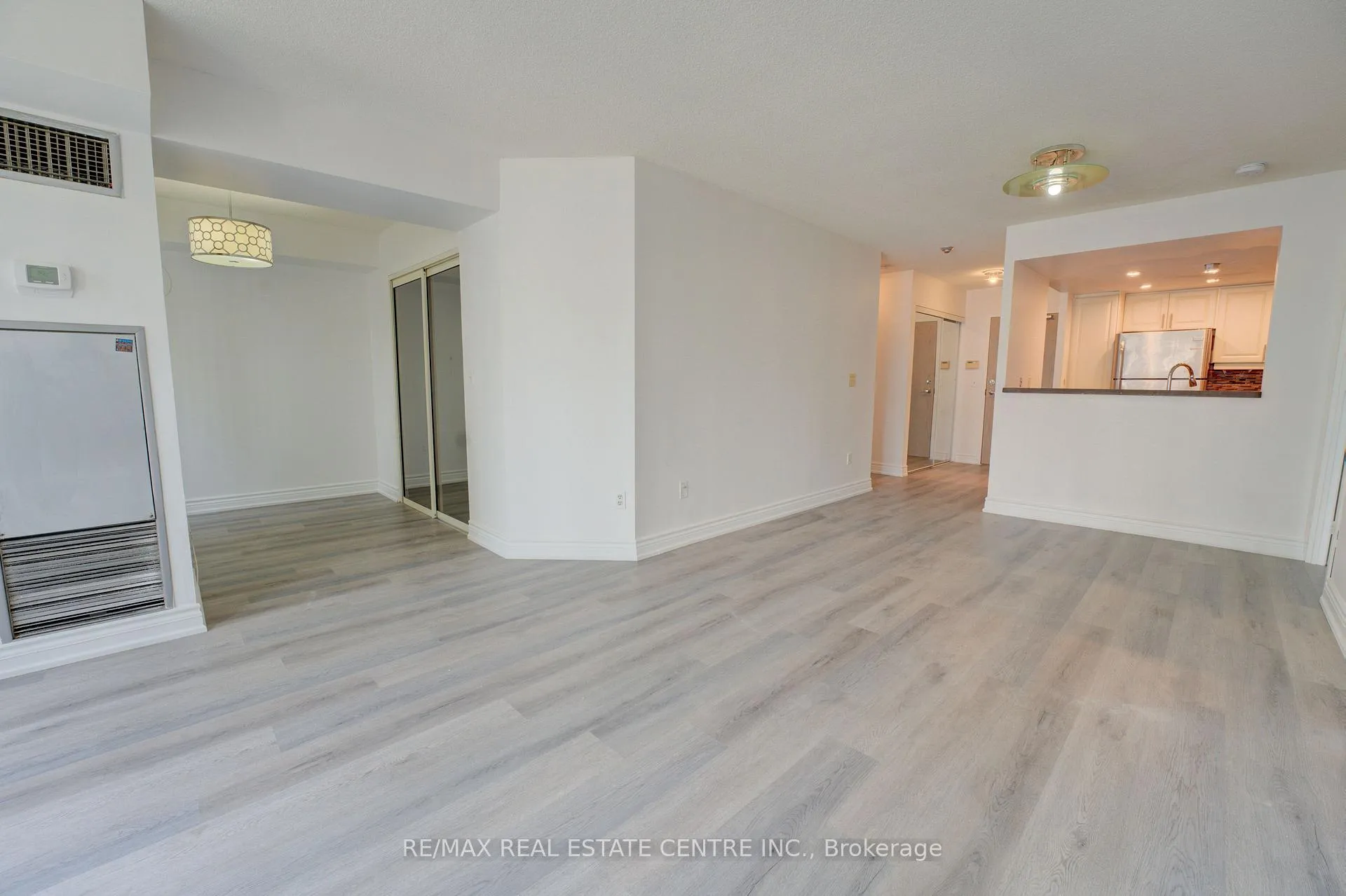 Photo 17 of Unit 1405, 325 Webb Drive, Mississauga, City Centre — HOMEH
