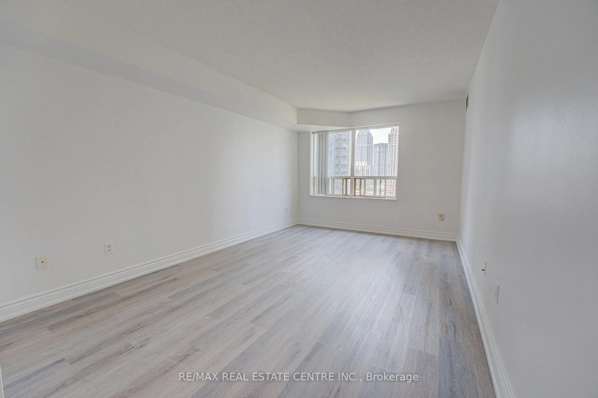 Photo 21 of Unit 1405, 325 Webb Drive, Mississauga, City Centre — HOMEH