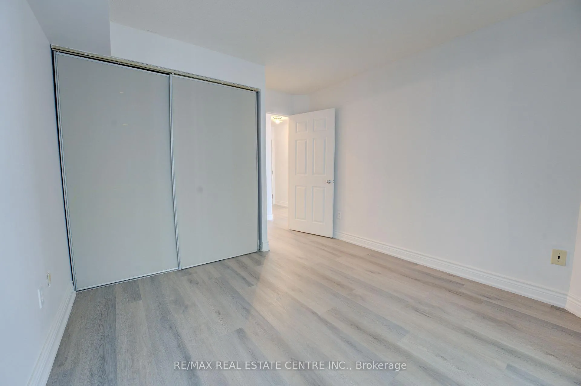 Photo 23 of Unit 1405, 325 Webb Drive, Mississauga, City Centre — HOMEH