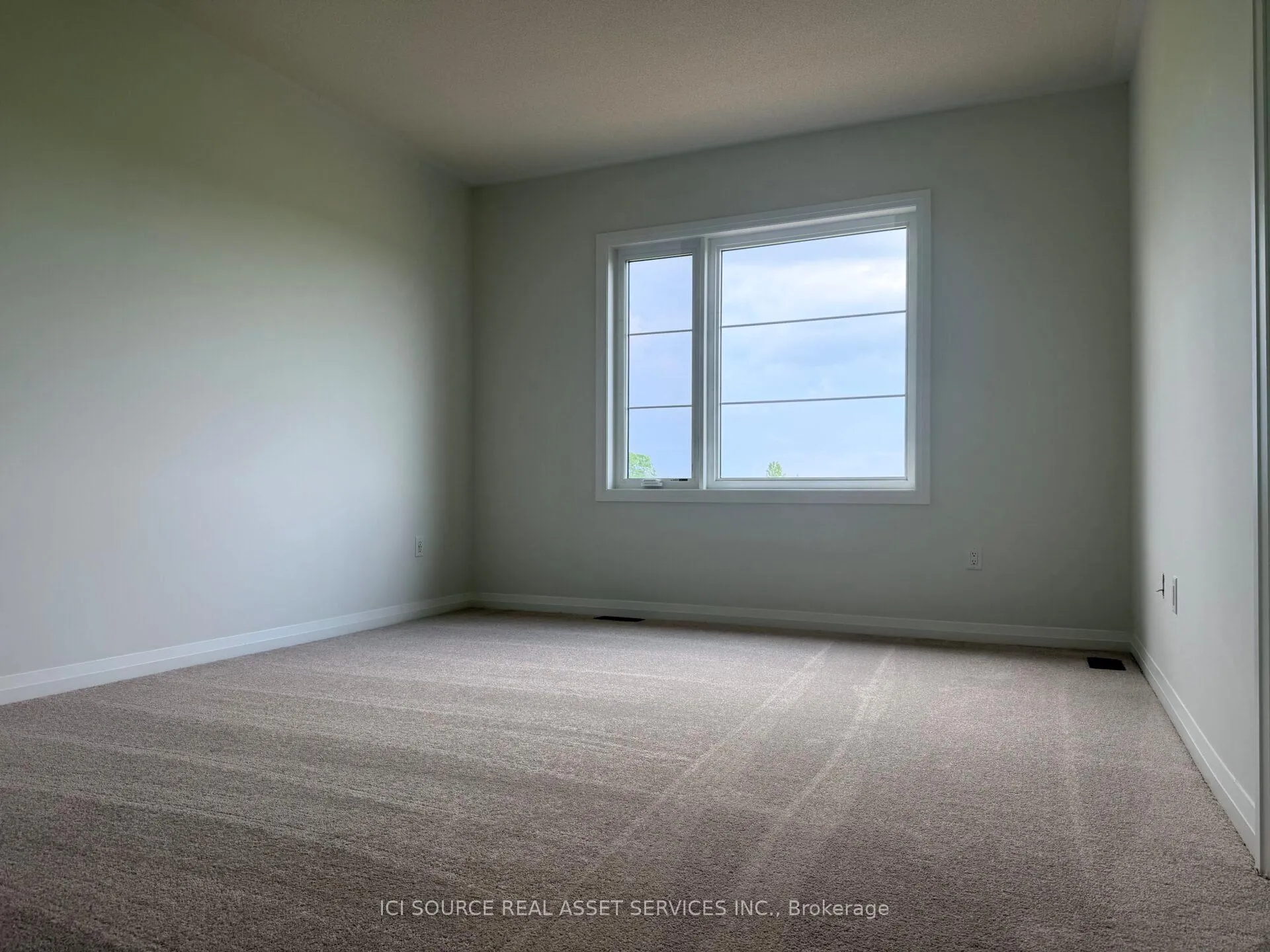 Photo 5 of 220 Hook Drive, Richmond Hill, Rural Richmond Hill — HOMEH