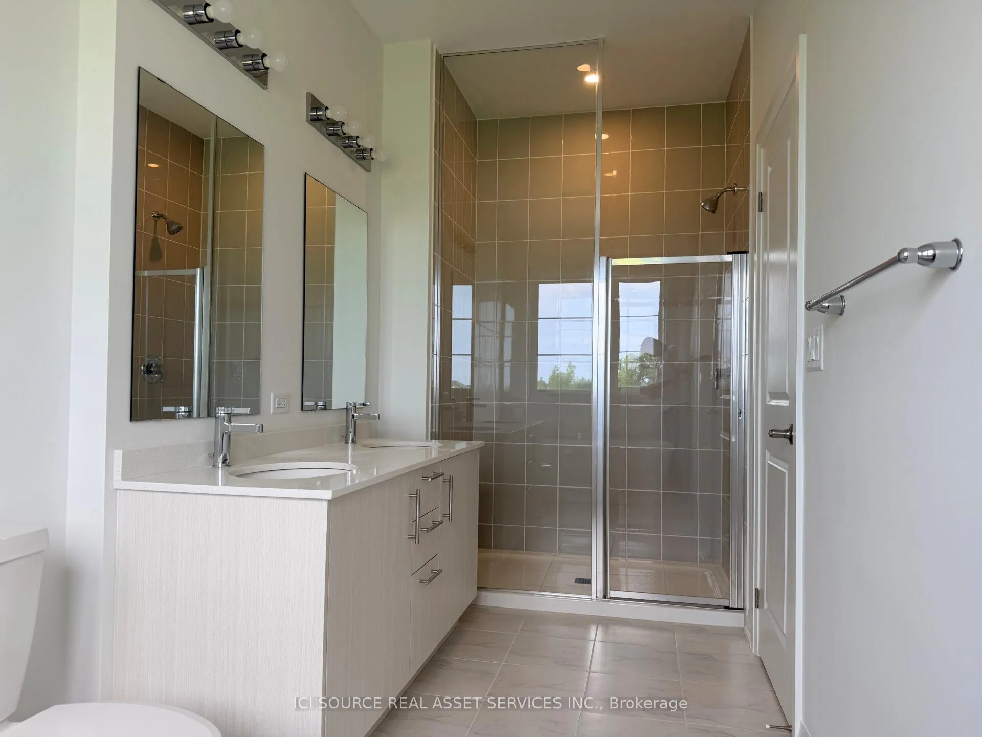 Photo 11 of 220 Hook Drive, Richmond Hill, Rural Richmond Hill — HOMEH