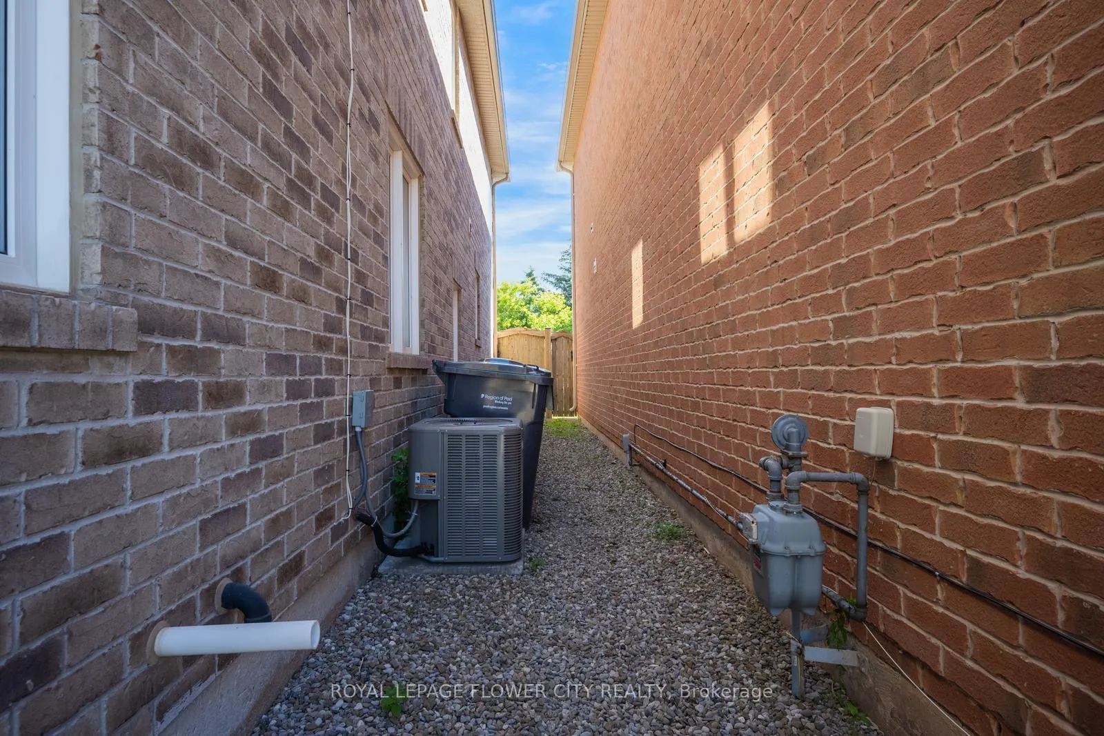 Photo 49 of 29 Klemscott Road, Brampton, Fletcher's Meadow — HOMEH