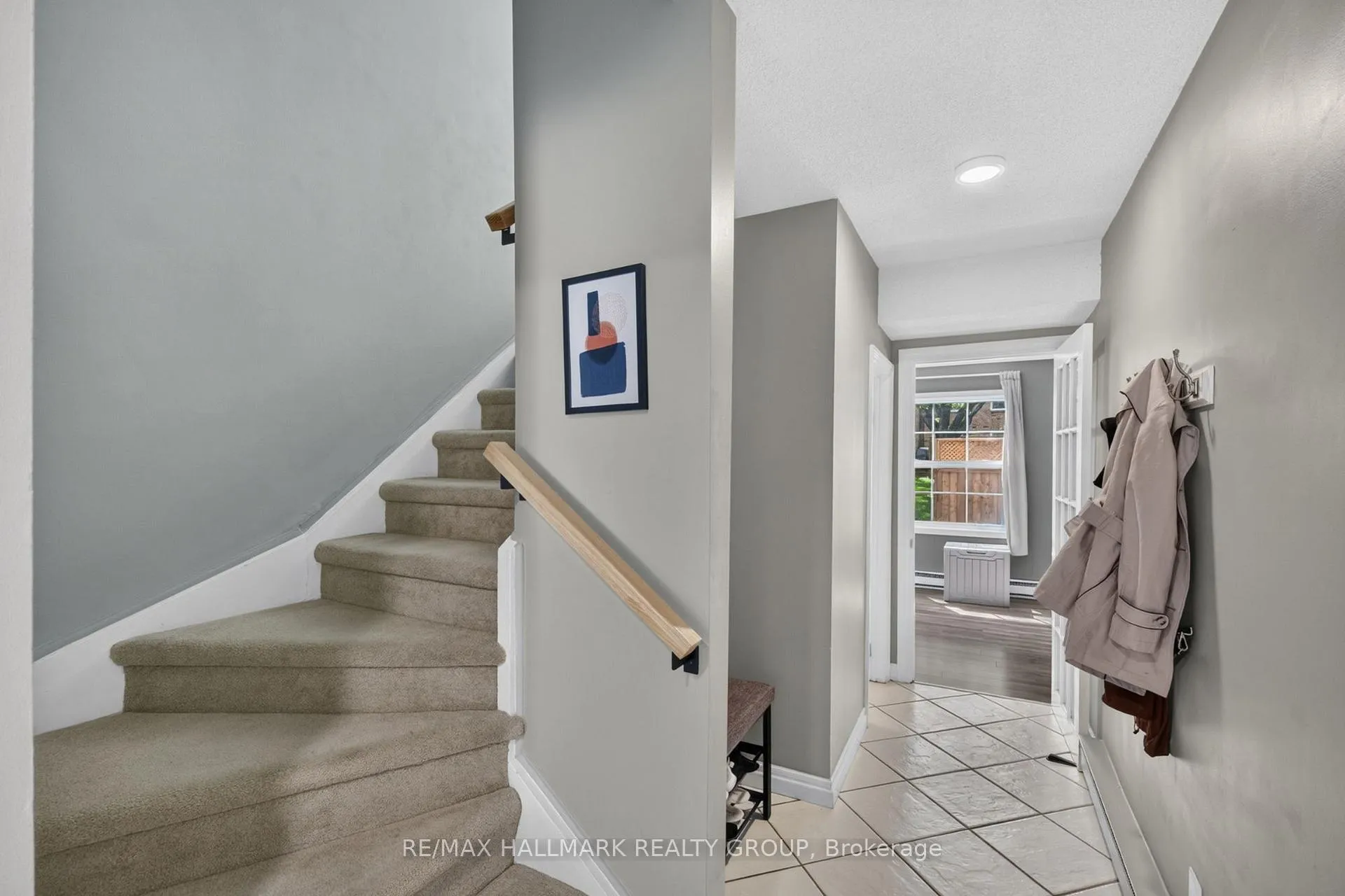 Photo 2 of 92 Appleby Private, Ottawa, Carleton Heights — HOMEH