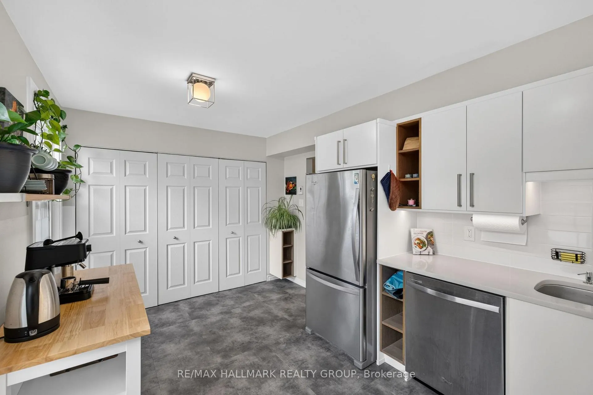 Photo 17 of 92 Appleby Private, Ottawa, Carleton Heights — HOMEH