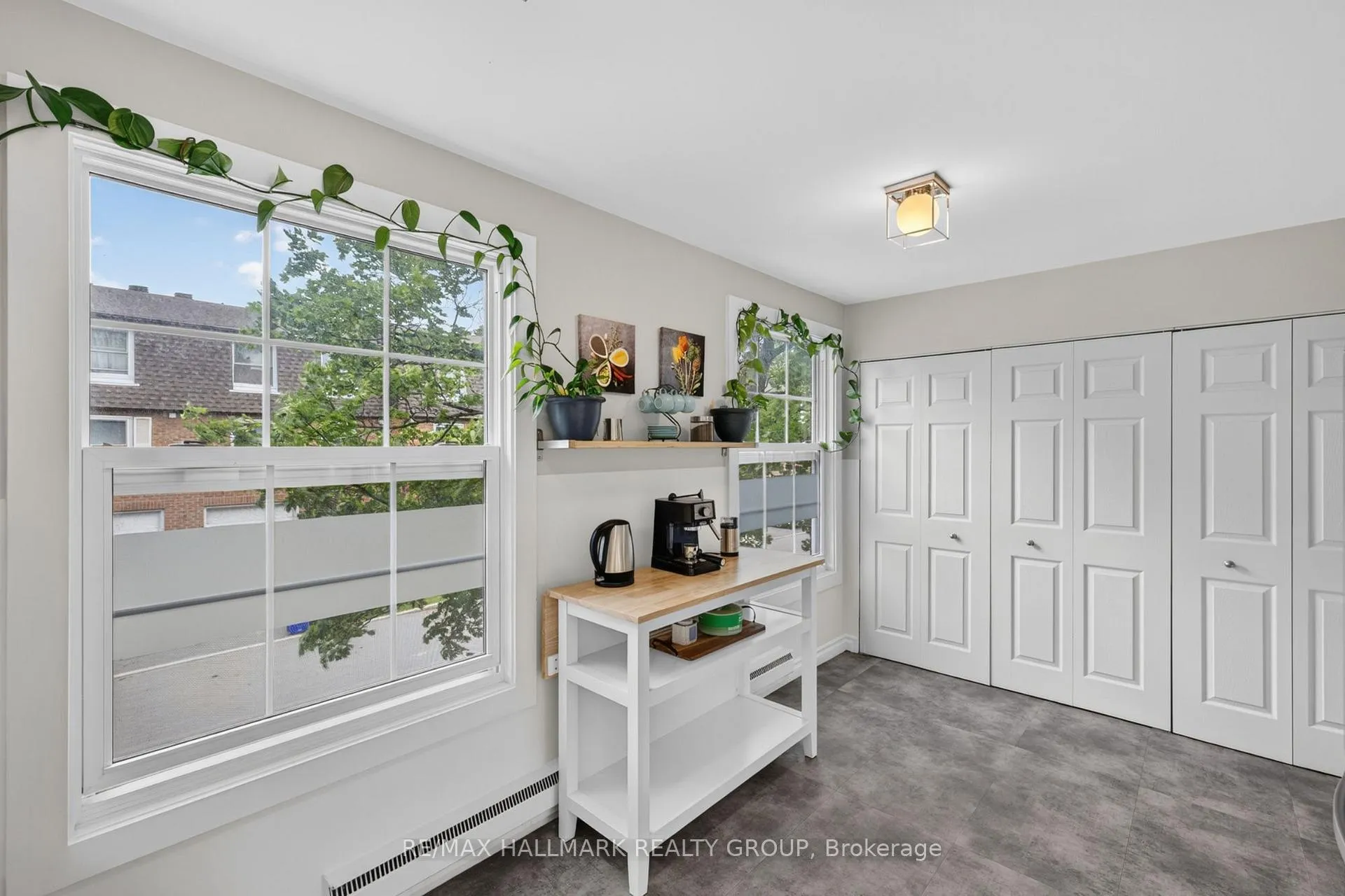 Photo 18 of 92 Appleby Private, Ottawa, Carleton Heights — HOMEH