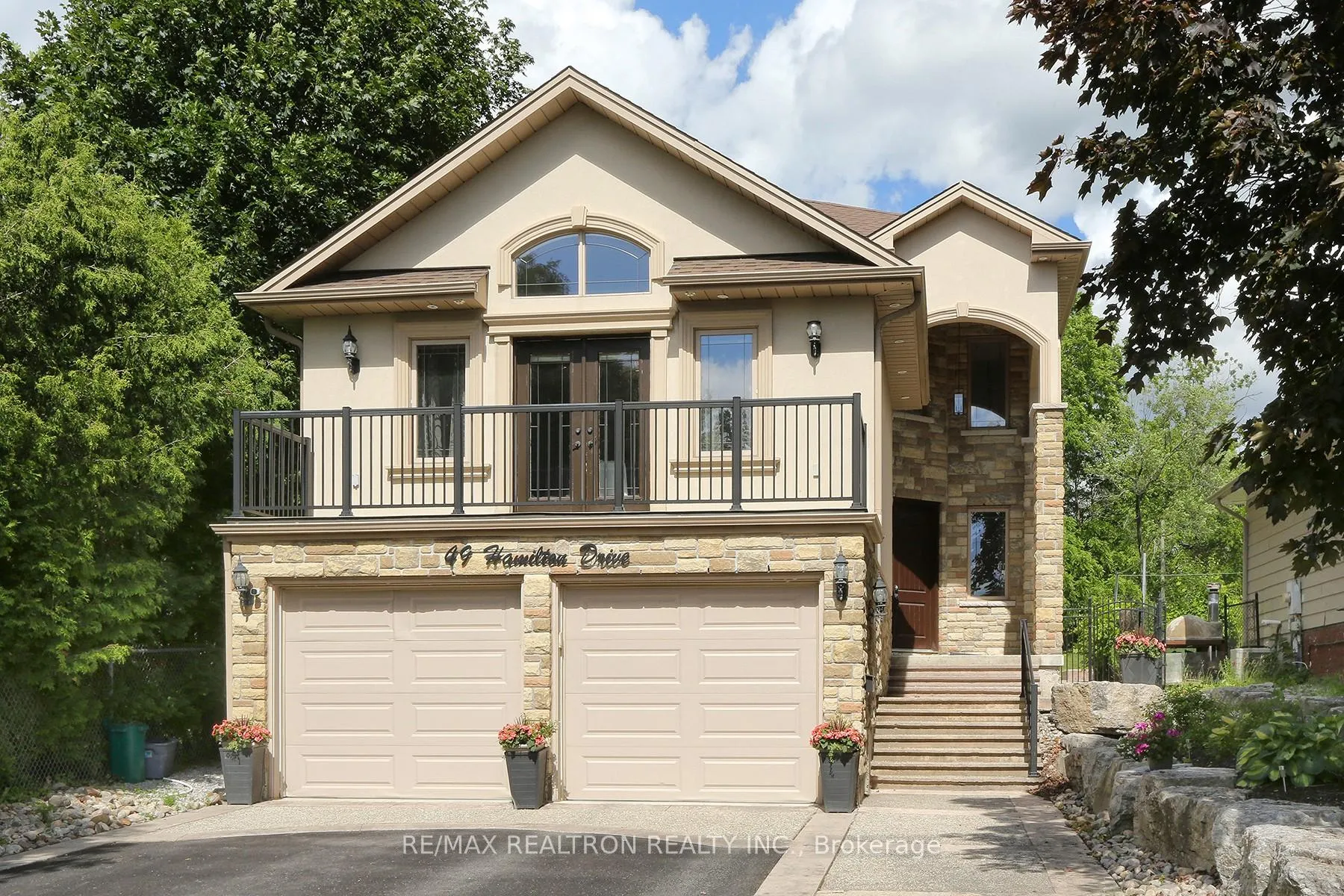 Photo 1 of 49 Hamilton Drive, Newmarket, Huron Heights-Leslie Valley — HOMEH