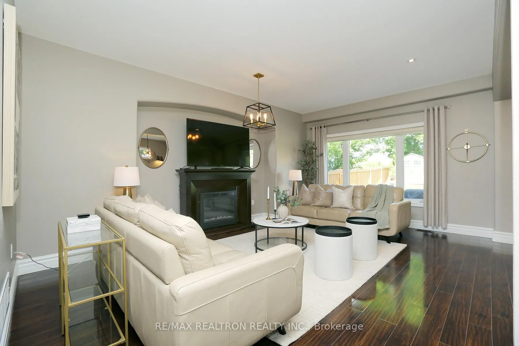 Photo 6 of 49 Hamilton Drive, Newmarket, Huron Heights-Leslie Valley — HOMEH