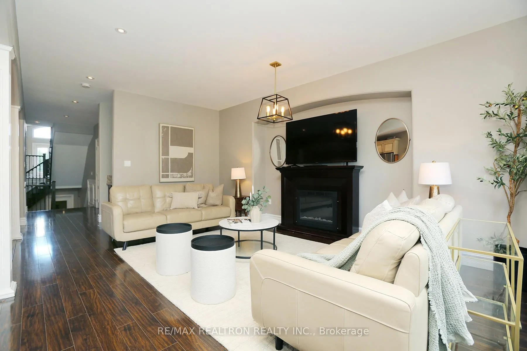 Photo 7 of 49 Hamilton Drive, Newmarket, Huron Heights-Leslie Valley — HOMEH