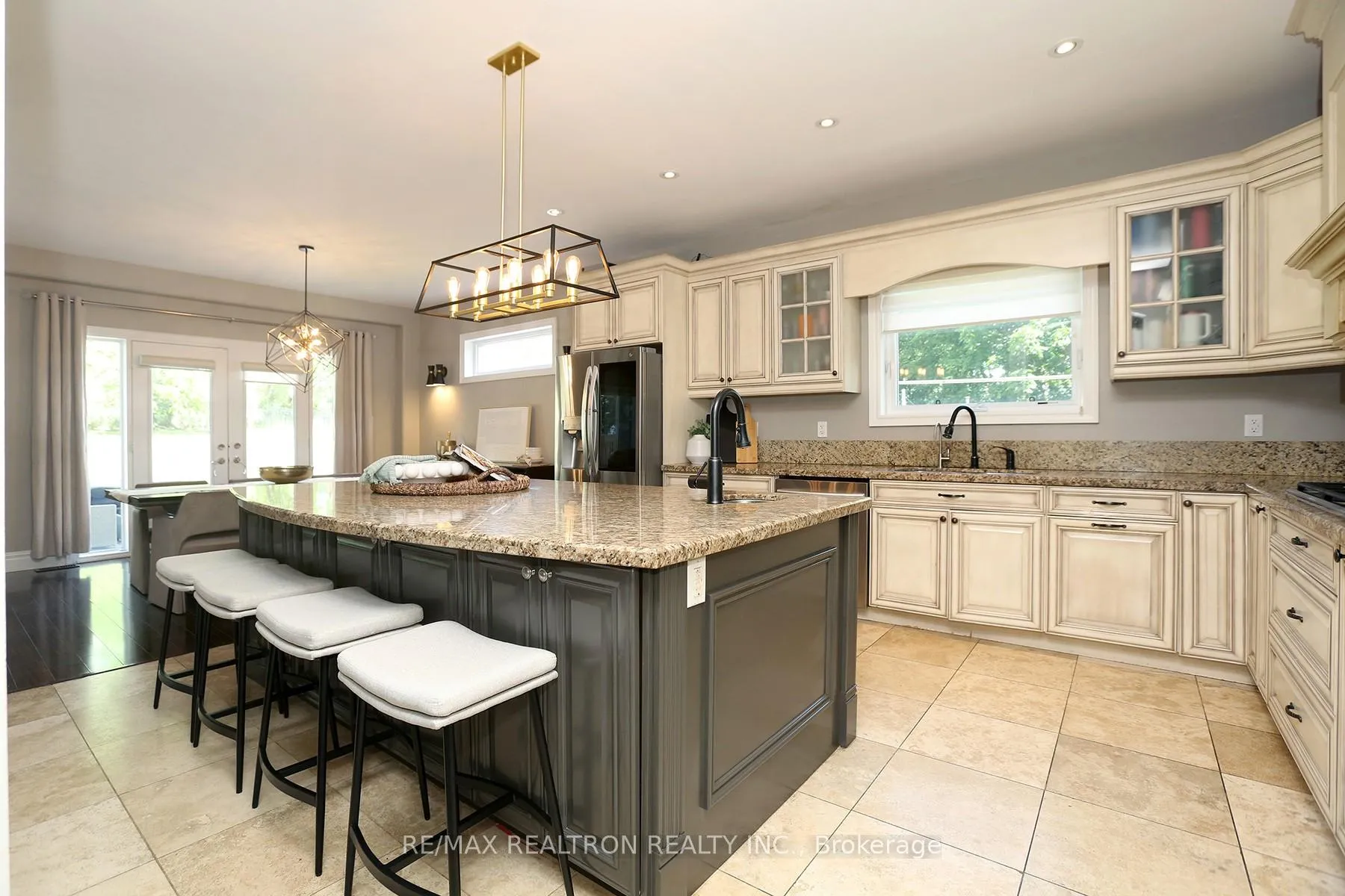 Photo 10 of 49 Hamilton Drive, Newmarket, Huron Heights-Leslie Valley — HOMEH