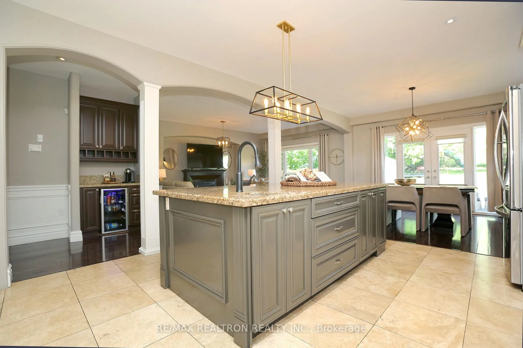 Photo 11 of 49 Hamilton Drive, Newmarket, Huron Heights-Leslie Valley — HOMEH