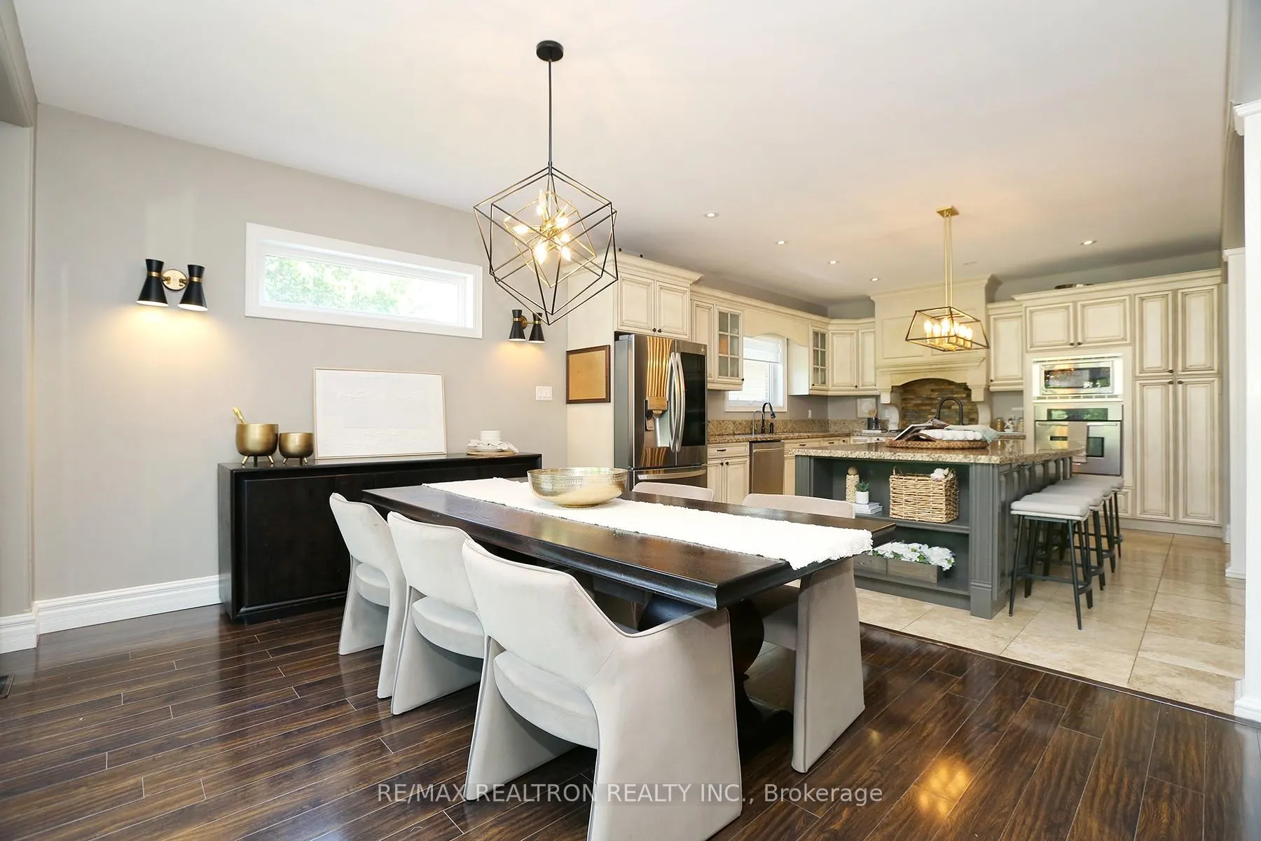 Photo 13 of 49 Hamilton Drive, Newmarket, Huron Heights-Leslie Valley — HOMEH
