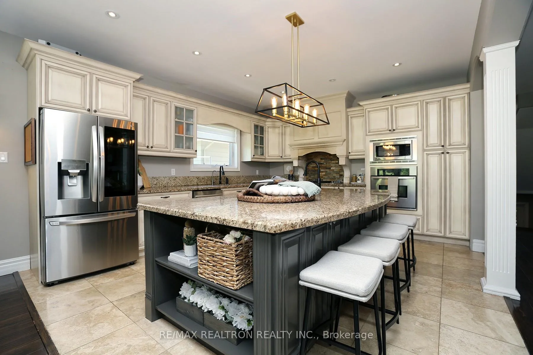 Photo 14 of 49 Hamilton Drive, Newmarket, Huron Heights-Leslie Valley — HOMEH