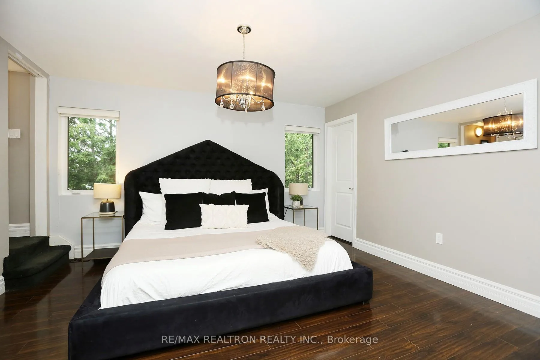 Photo 22 of 49 Hamilton Drive, Newmarket, Huron Heights-Leslie Valley — HOMEH