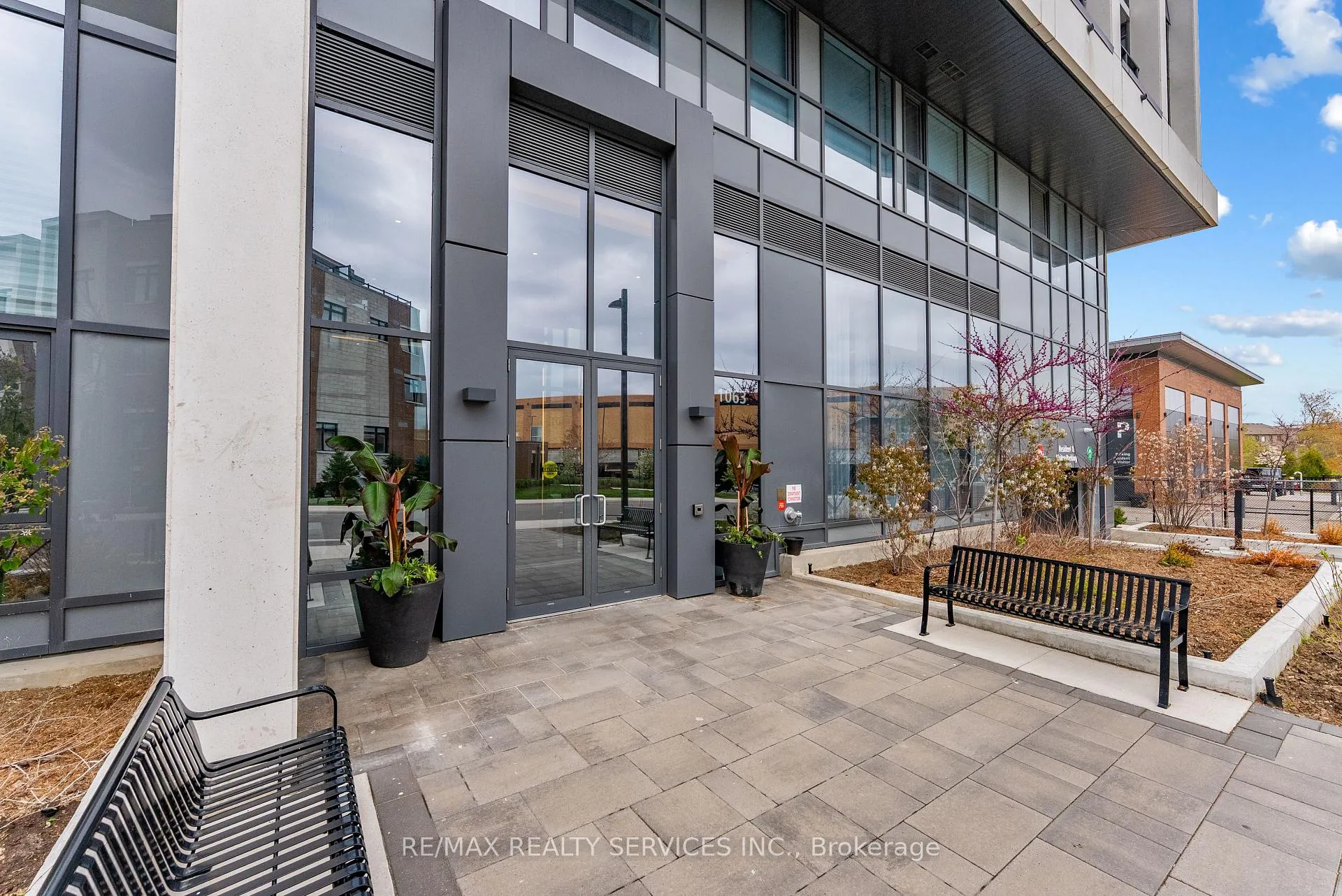 Photo 2 of Unit 314, 1063 Douglas Mccurdy Comn Circle, Mississauga, Lakeview — HOMEH