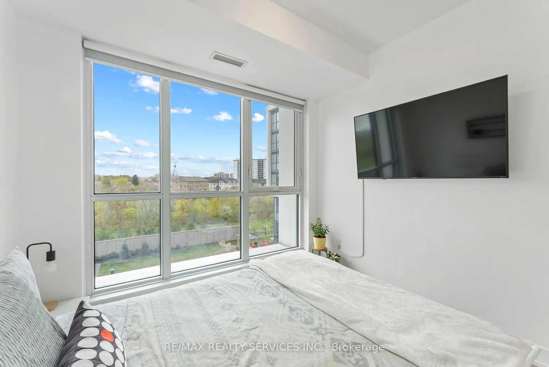 Photo 29 of Unit 314, 1063 Douglas Mccurdy Comn Circle, Mississauga, Lakeview — HOMEH