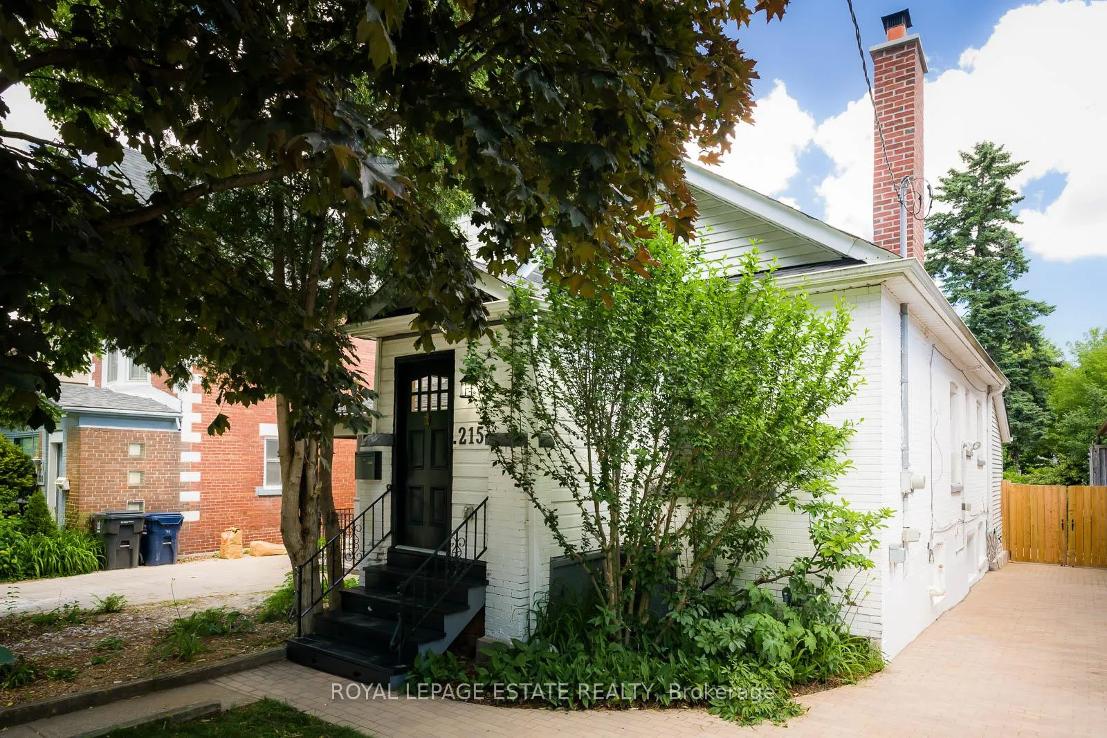 Photo 3 of 215 Pickering Street, Toronto, East End-Danforth — HOMEH