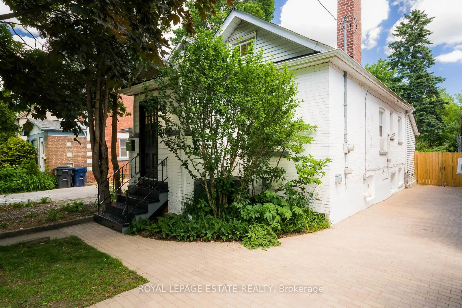 Photo 4 of 215 Pickering Street, Toronto, East End-Danforth — HOMEH