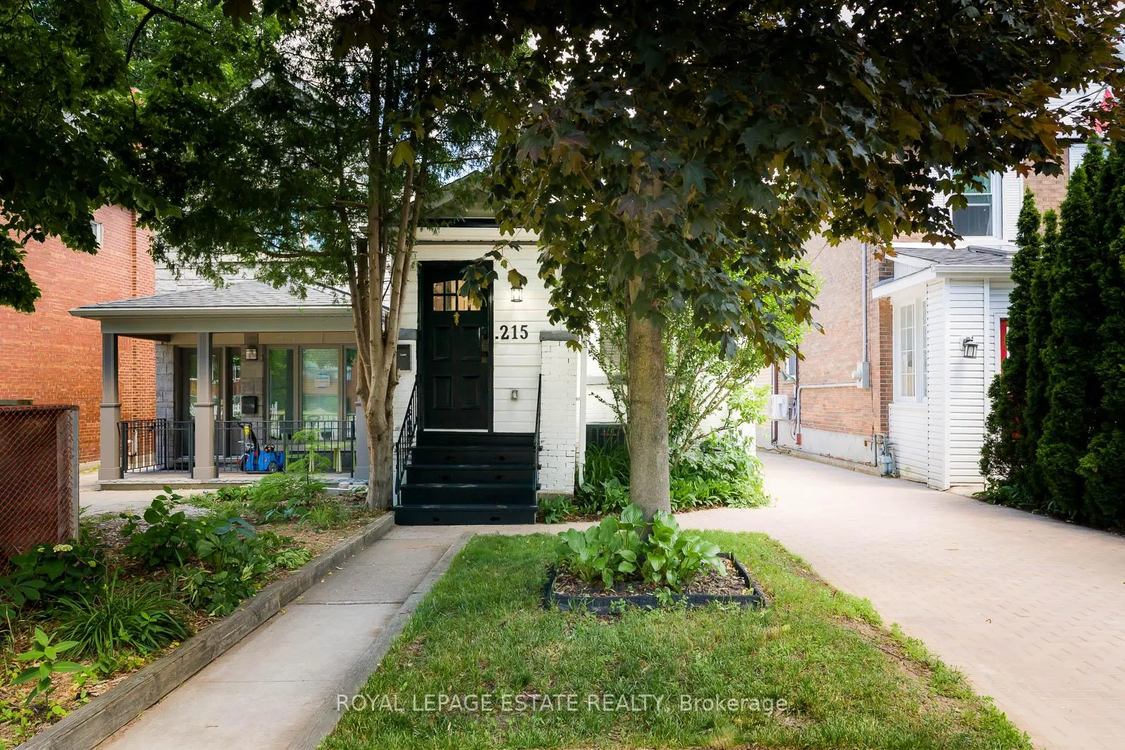 Photo 5 of 215 Pickering Street, Toronto, East End-Danforth — HOMEH