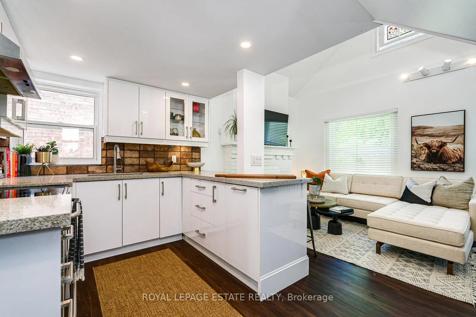 Photo 10 of 215 Pickering Street, Toronto, East End-Danforth — HOMEH