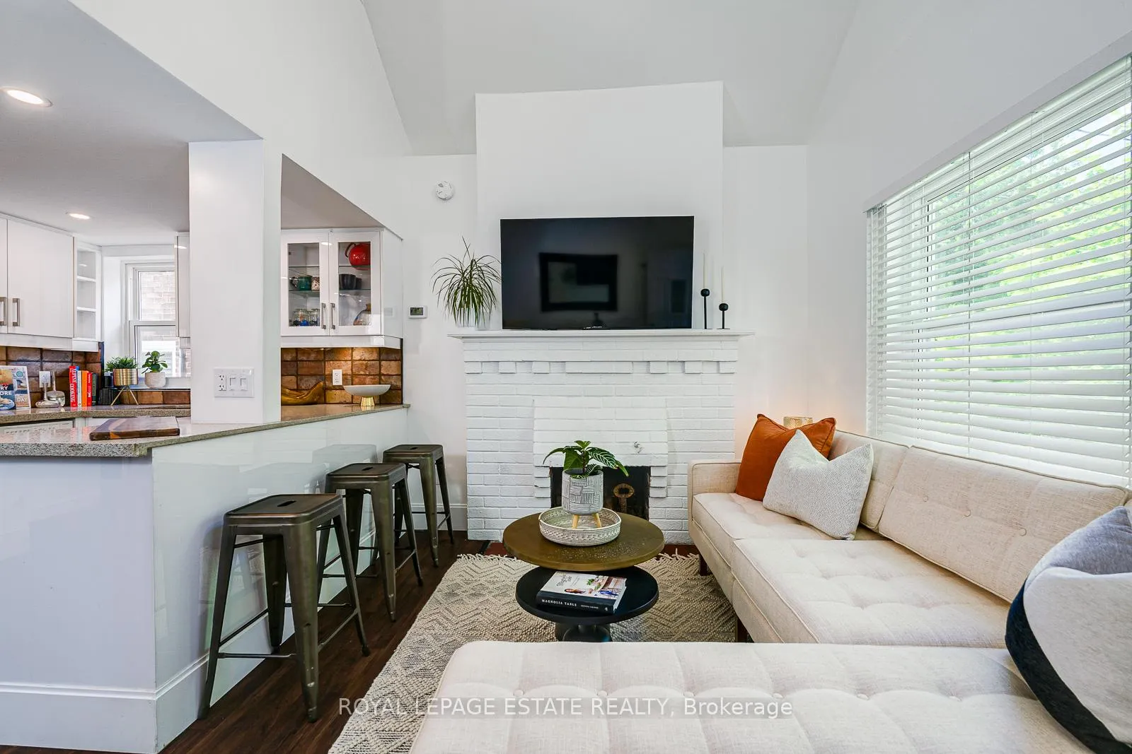 Photo 11 of 215 Pickering Street, Toronto, East End-Danforth — HOMEH