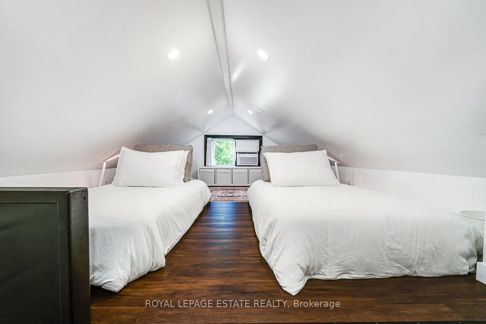 Photo 16 of 215 Pickering Street, Toronto, East End-Danforth — HOMEH