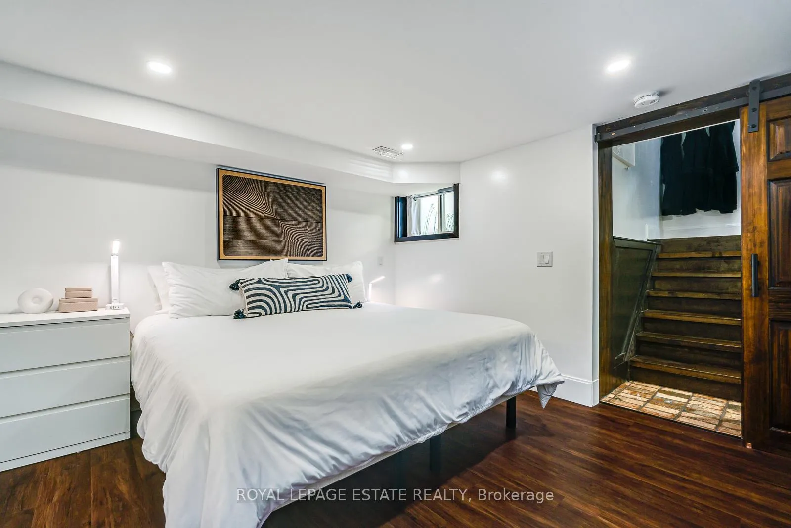 Photo 23 of 215 Pickering Street, Toronto, East End-Danforth — HOMEH