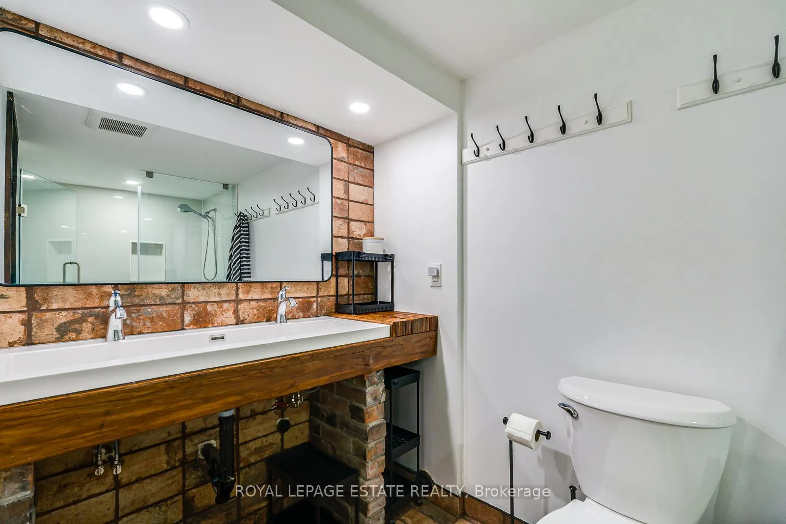 Photo 34 of 215 Pickering Street, Toronto, East End-Danforth — HOMEH