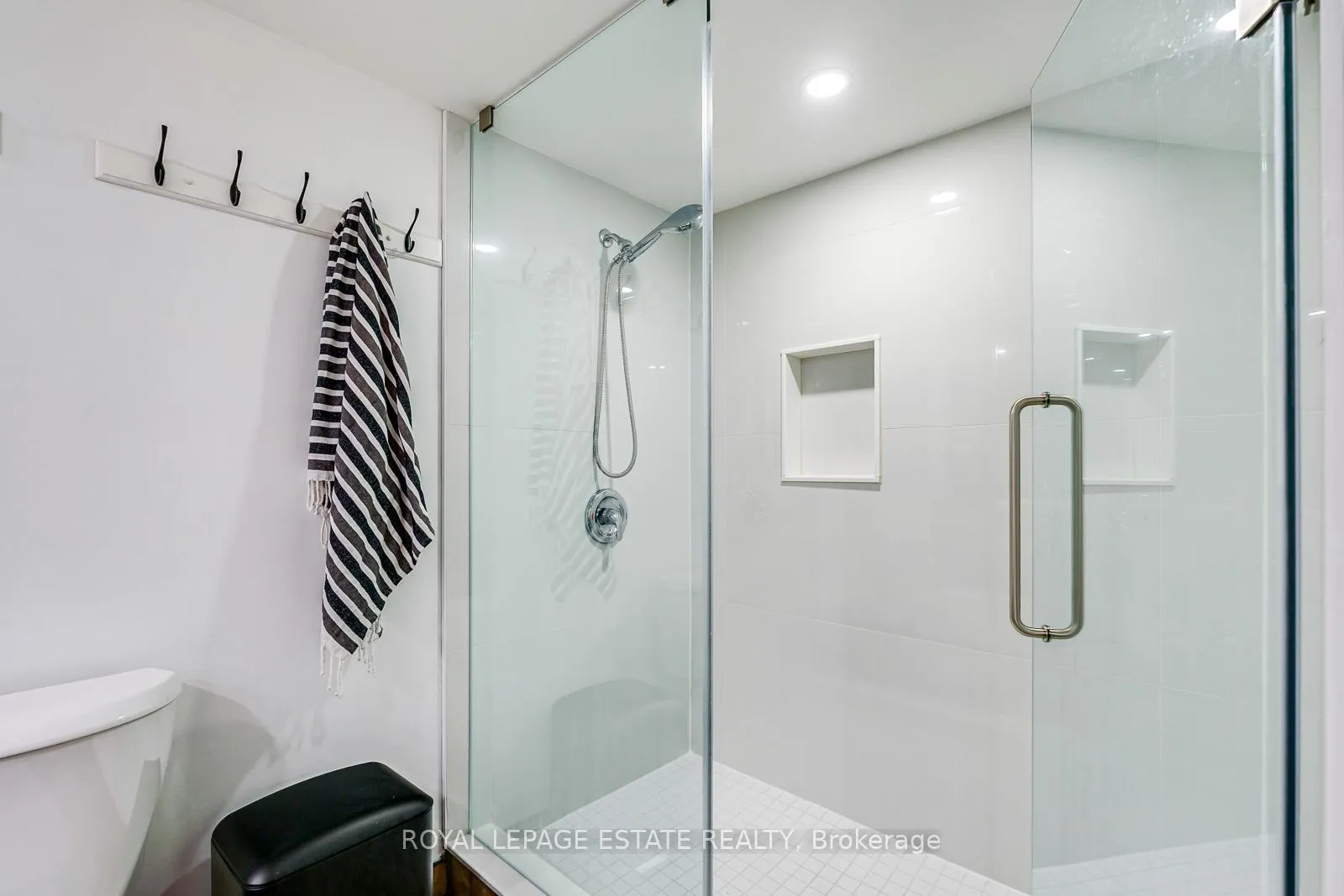 Photo 35 of 215 Pickering Street, Toronto, East End-Danforth — HOMEH