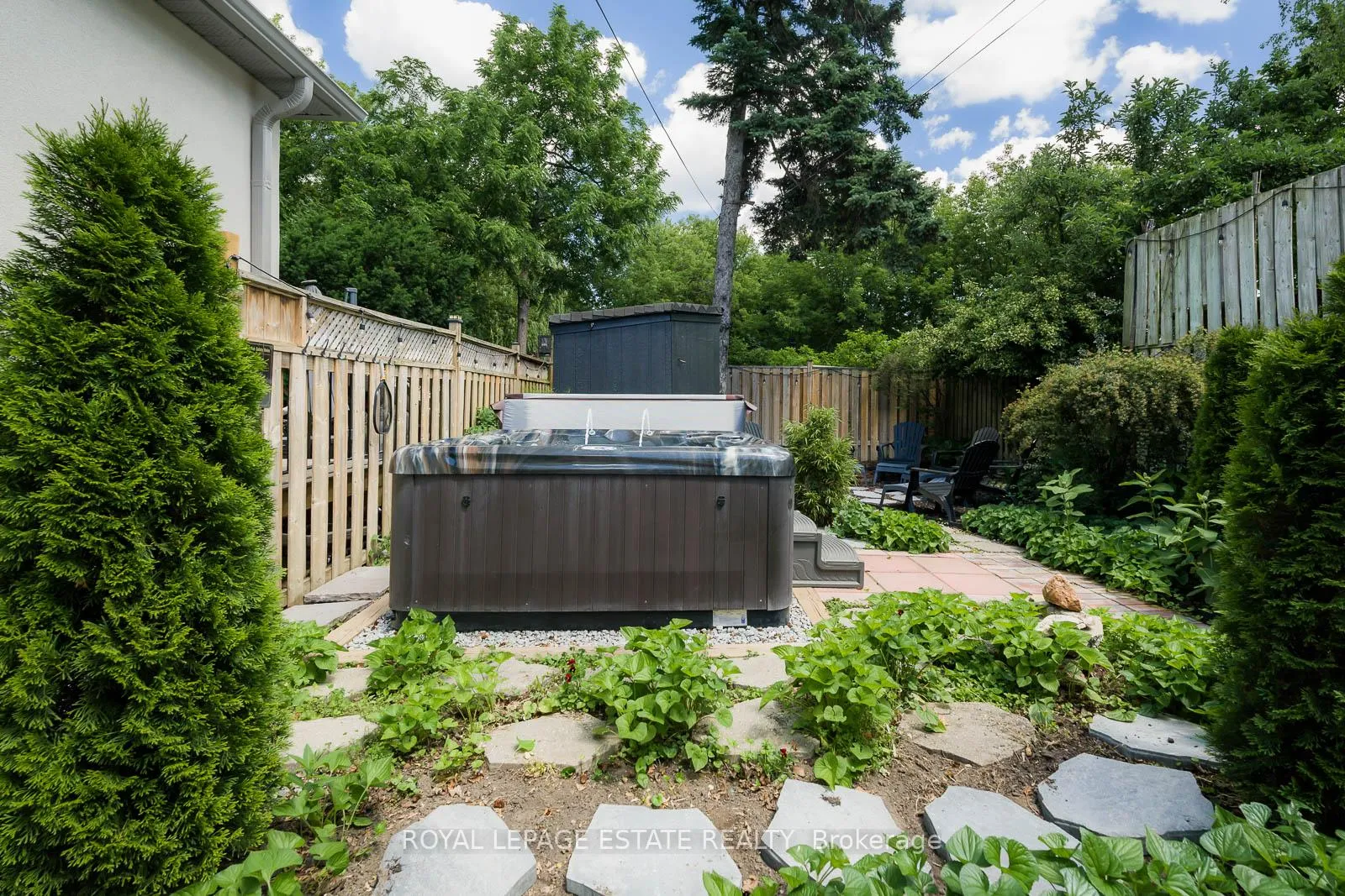 Photo 40 of 215 Pickering Street, Toronto, East End-Danforth — HOMEH