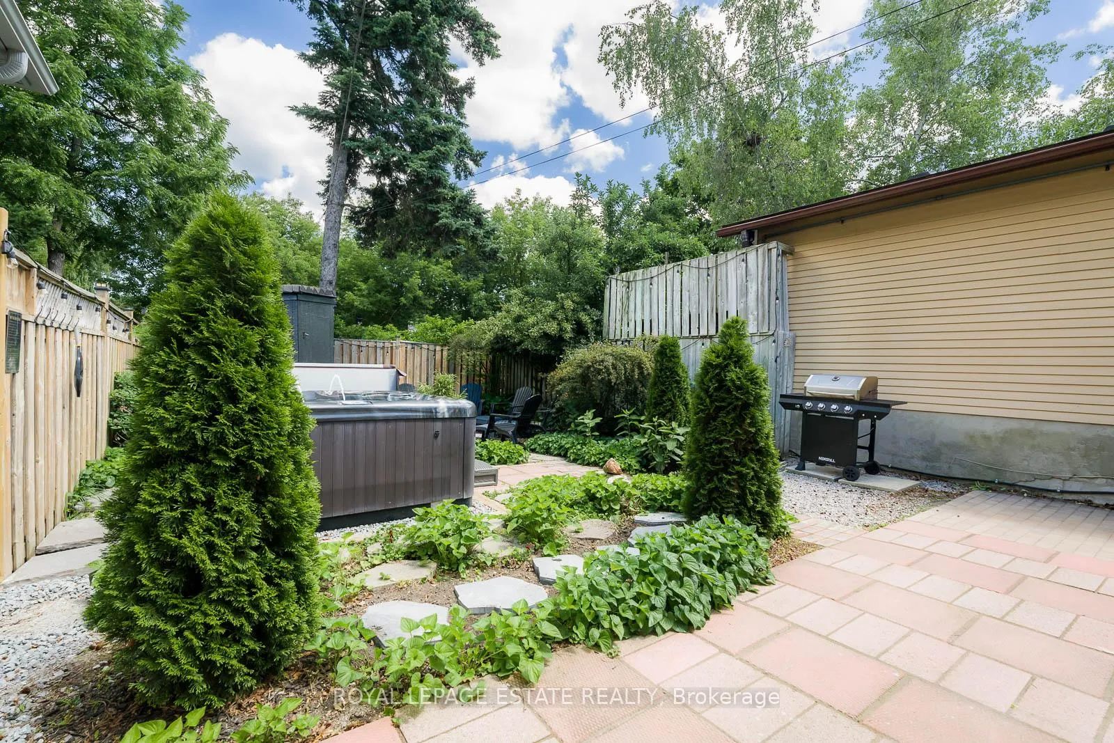 Photo 43 of 215 Pickering Street, Toronto, East End-Danforth — HOMEH