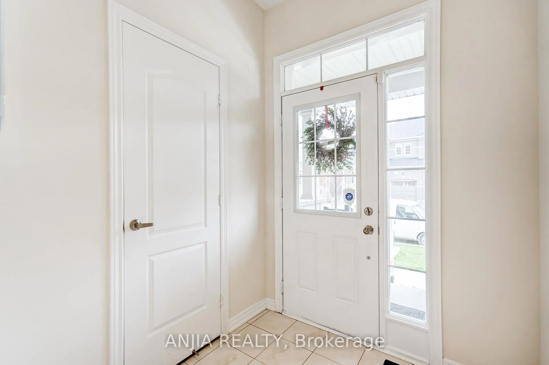 Photo 2 of 25 Collier Crescent, Markham, Wismer — HOMEH