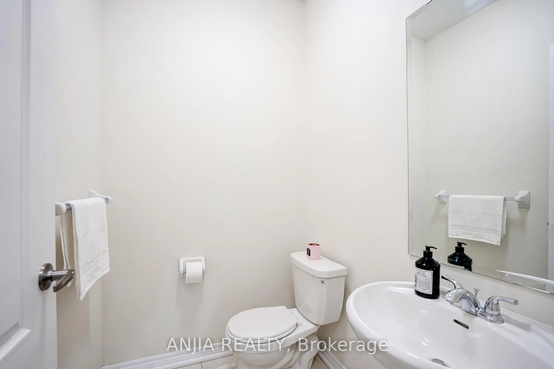 Photo 12 of 25 Collier Crescent, Markham, Wismer — HOMEH