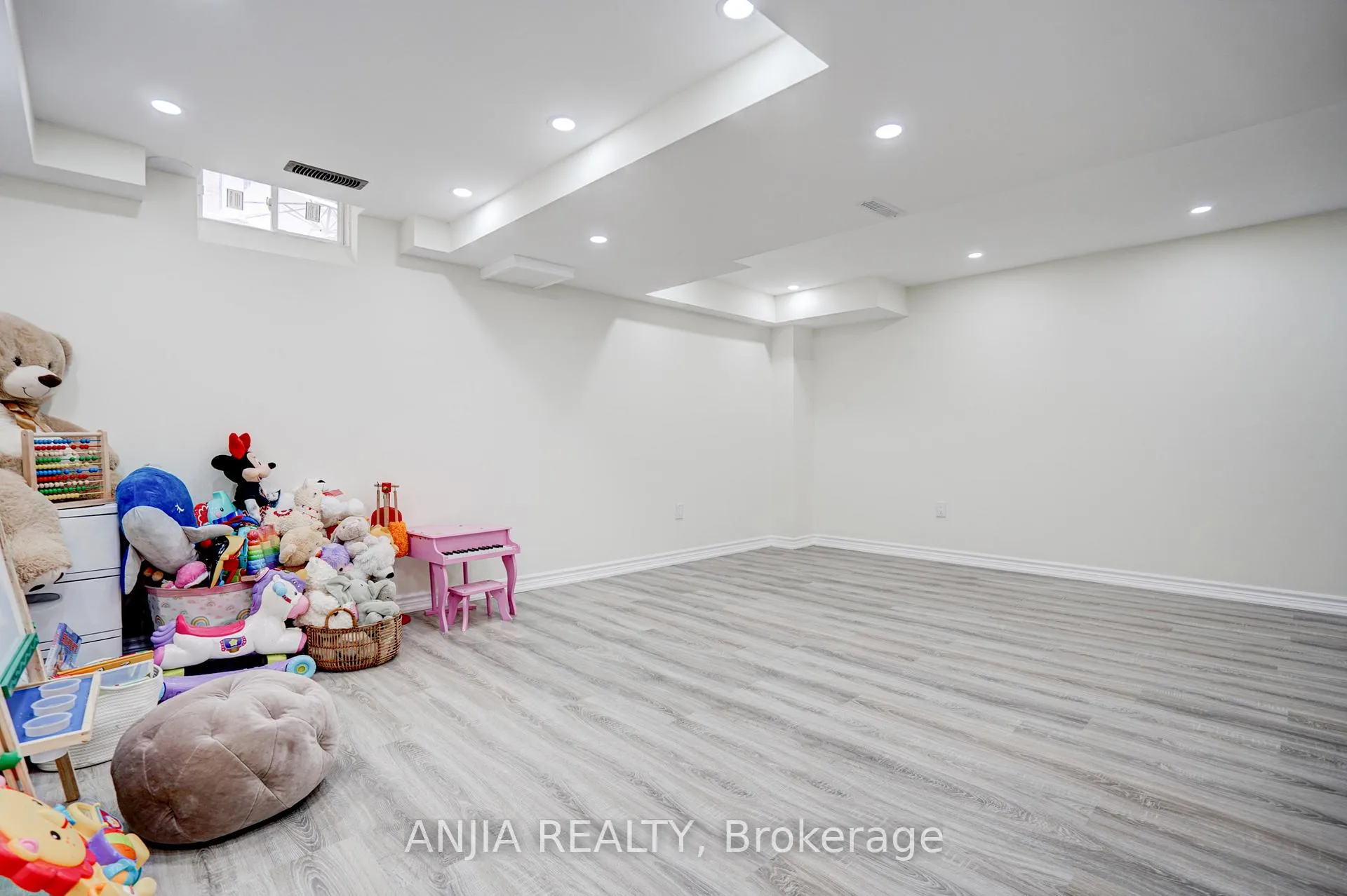 Photo 32 of 25 Collier Crescent, Markham, Wismer — HOMEH