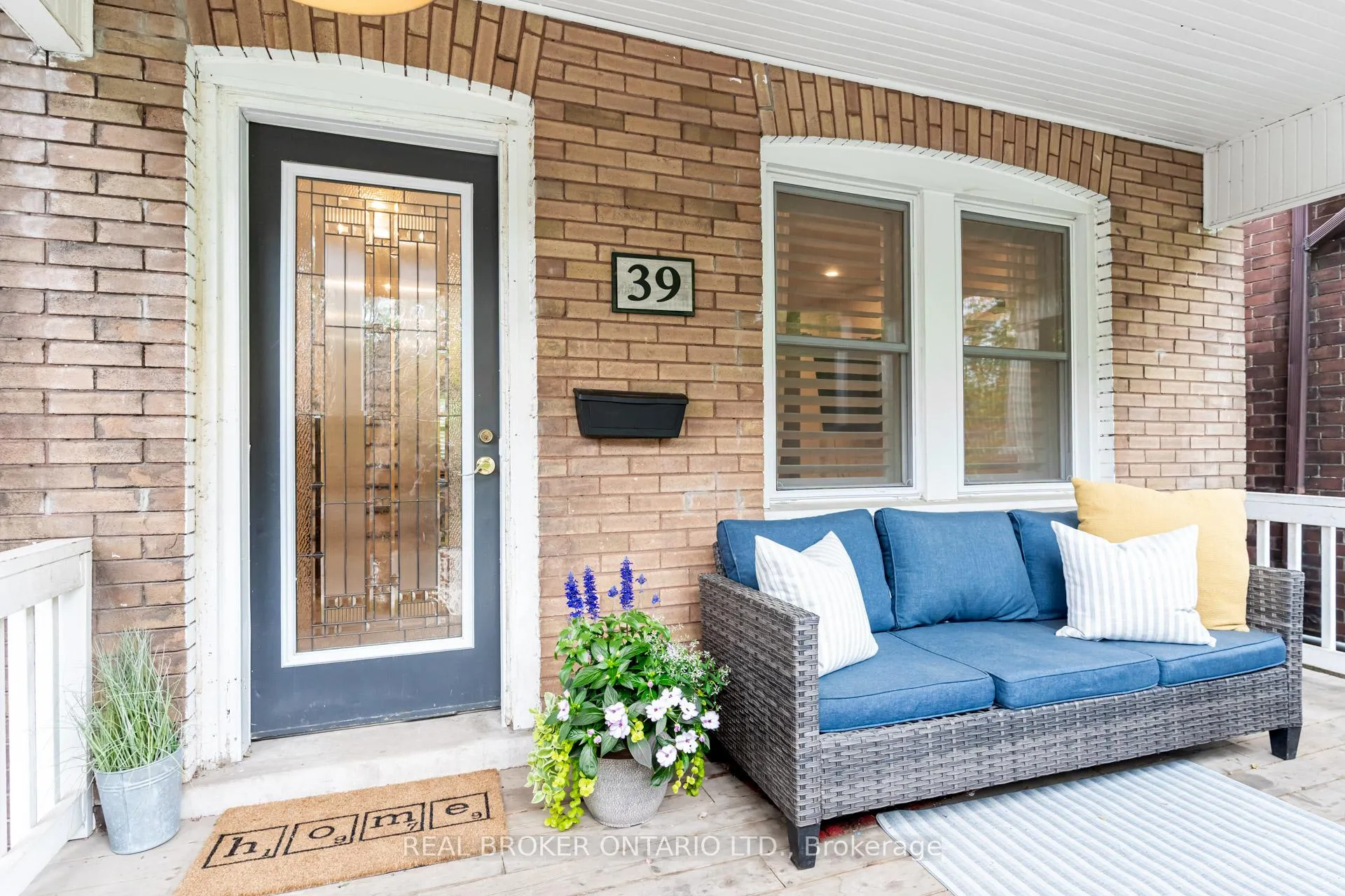 Photo 2 of 39 East Bend Avenue S, Hamilton, Stipley — HOMEH