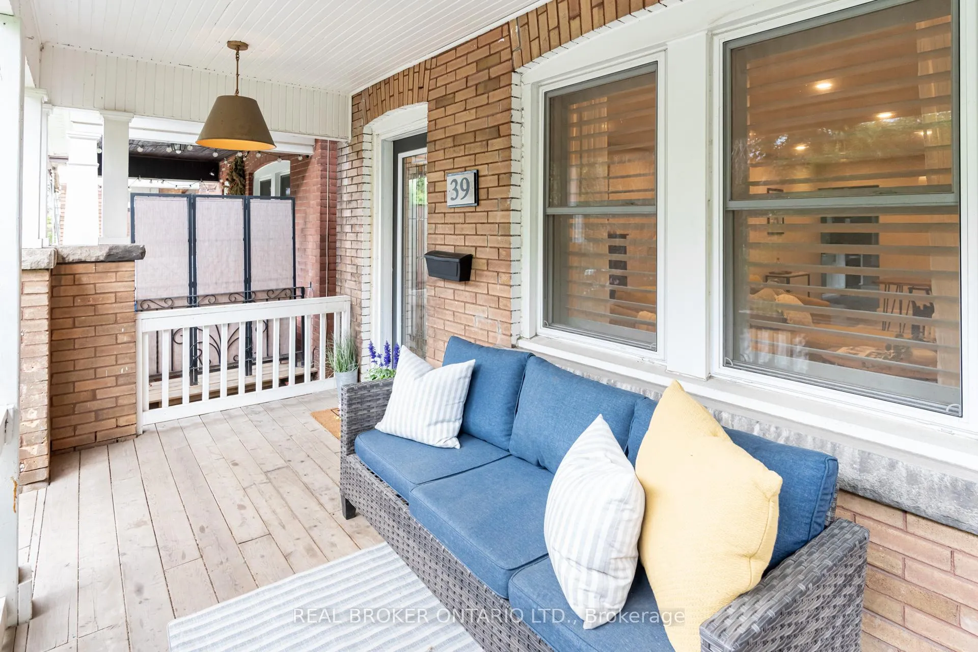 Photo 3 of 39 East Bend Avenue S, Hamilton, Stipley — HOMEH
