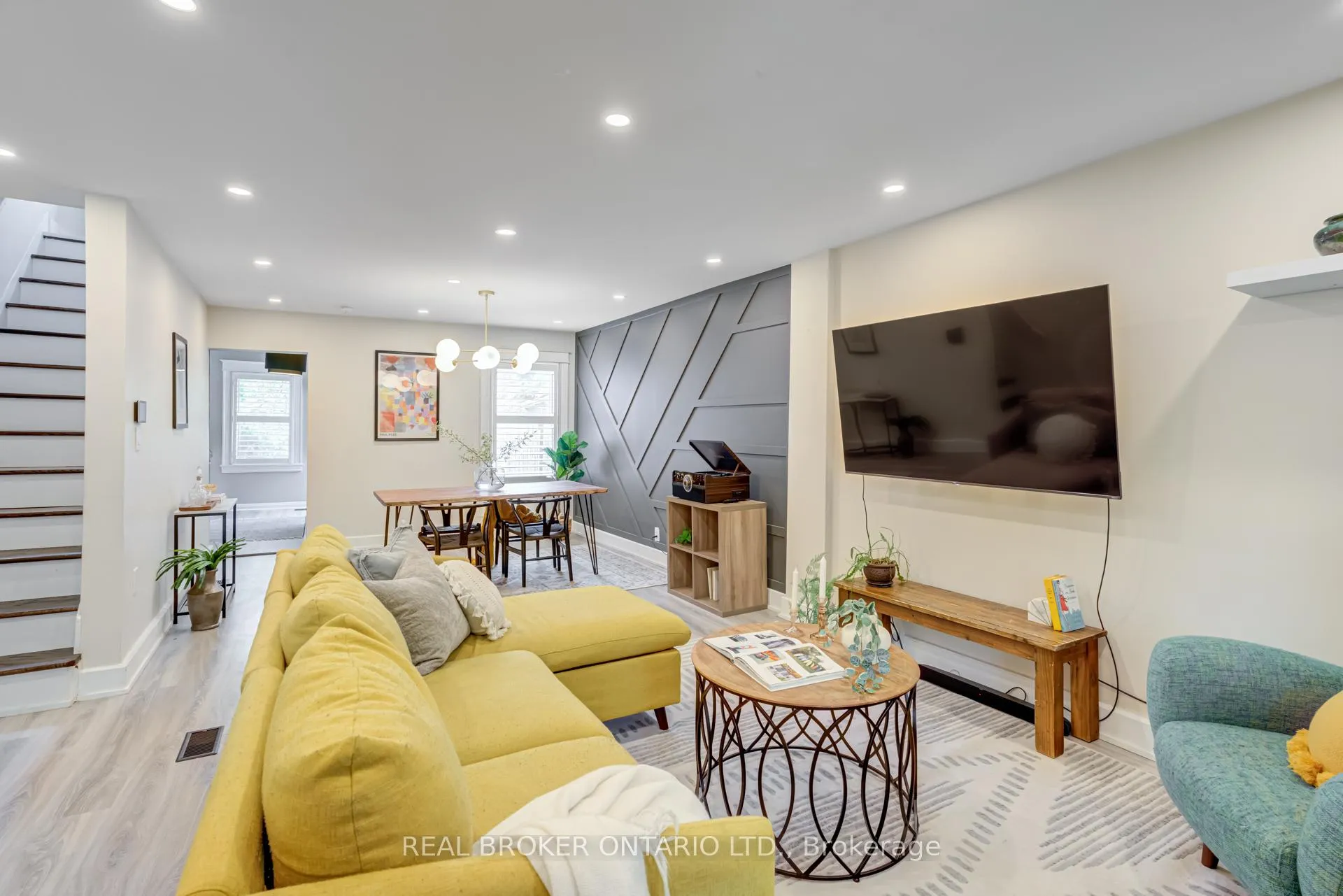 Photo 4 of 39 East Bend Avenue S, Hamilton, Stipley — HOMEH