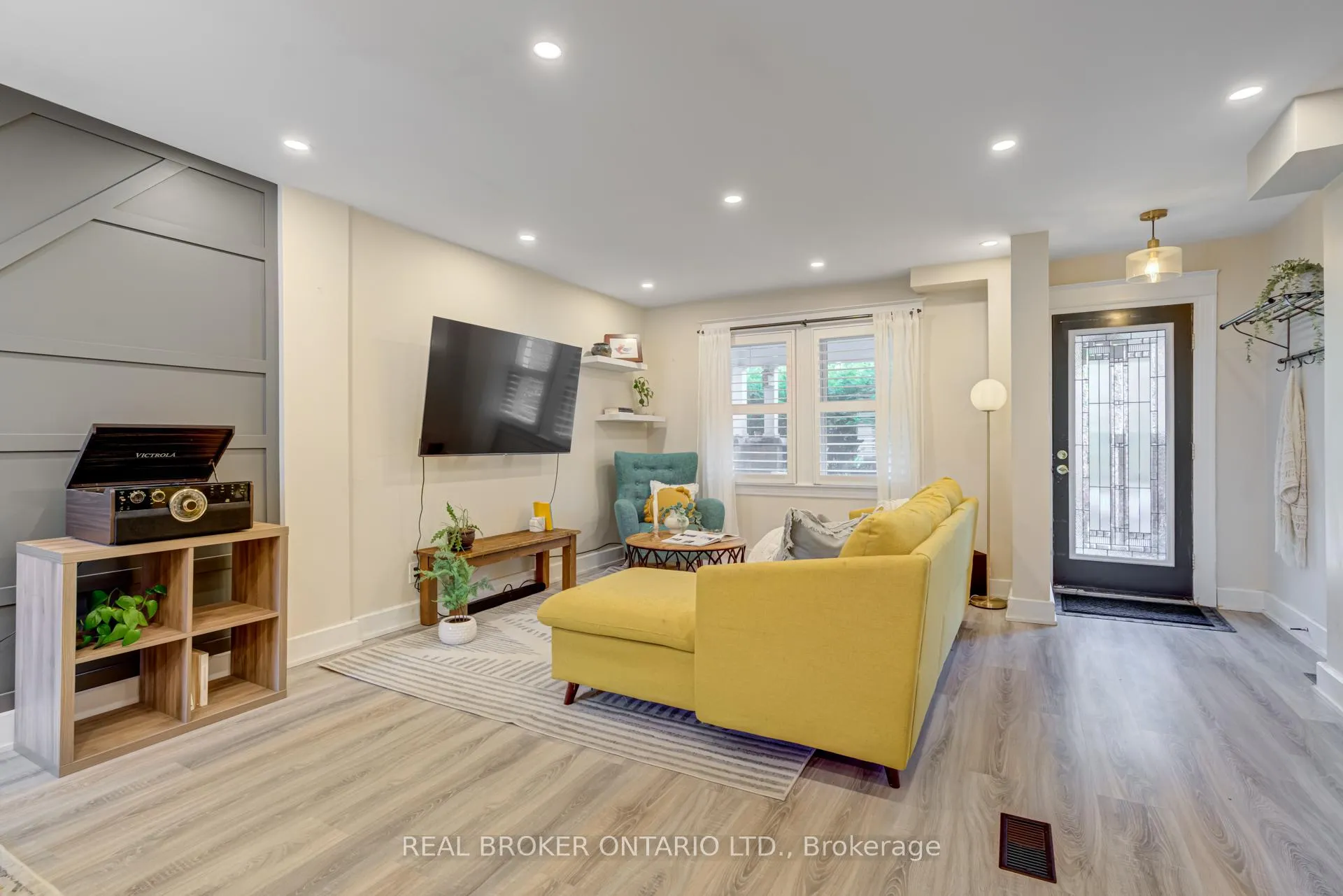 Photo 6 of 39 East Bend Avenue S, Hamilton, Stipley — HOMEH